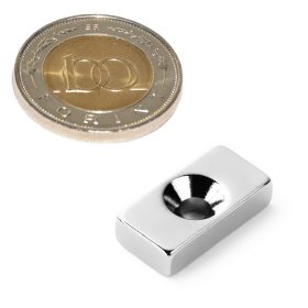 Neodímium hasáb mágnes 20x10x5  d3,5