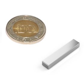 Neodímium hasáb mágnes 25x5x3